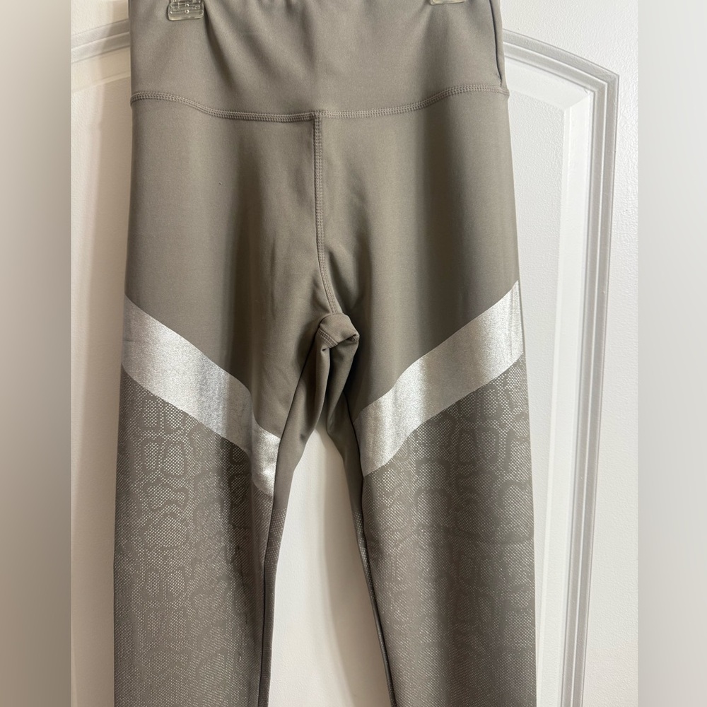 Woman’s Gray and Silver Leggings..